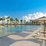 Готель Swissotel And Cesme