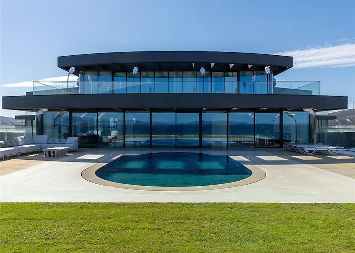 Swissotel And Cesme Hotel *